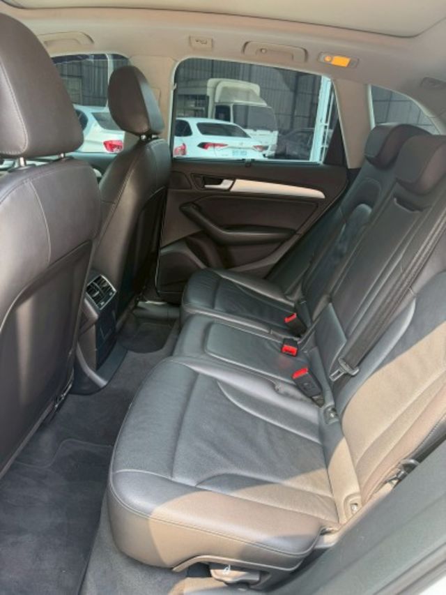 即刻入手只要19.8萬 有全景天窗 電動尾門 CarPlay 倒車顯影  第12張相片