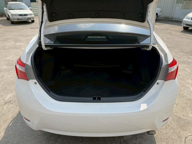 尊爵版 有天窗 倒車顯影 一鍵啟動 摸門解鎖 駕駛座電動座椅  第5張相片