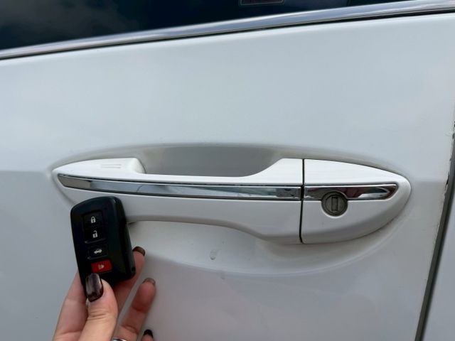 尊爵版 有天窗 倒車顯影 一鍵啟動 摸門解鎖 駕駛座電動座椅  第6張相片