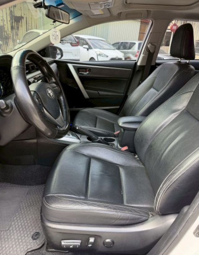 尊爵版 有天窗 倒車顯影 一鍵啟動 摸門解鎖 駕駛座電動座椅  第8張相片