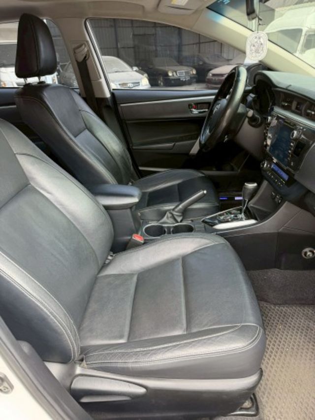 尊爵版 有天窗 倒車顯影 一鍵啟動 摸門解鎖 駕駛座電動座椅  第9張相片