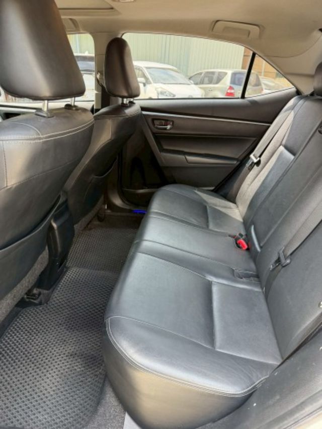 尊爵版 有天窗 倒車顯影 一鍵啟動 摸門解鎖 駕駛座電動座椅  第11張相片