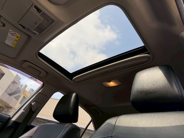 尊爵版 有天窗 倒車顯影 一鍵啟動 摸門解鎖 駕駛座電動座椅  第12張相片