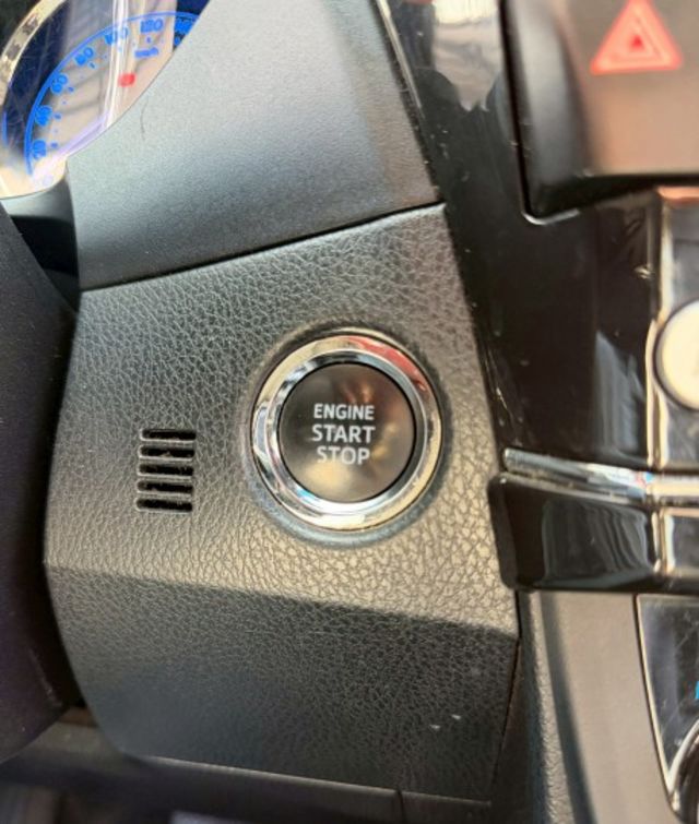 尊爵版 有天窗 倒車顯影 一鍵啟動 摸門解鎖 駕駛座電動座椅  第13張相片