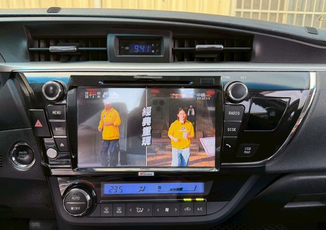 尊爵版 有天窗 倒車顯影 一鍵啟動 摸門解鎖 駕駛座電動座椅  第18張相片