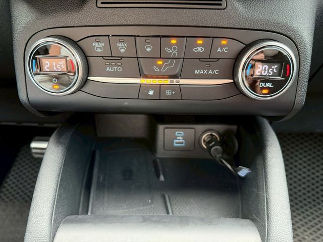 一手車 EcoBoost 250 AWD ST-Line 配備滿滿滿 有跟車 全景天窗  第16張相片