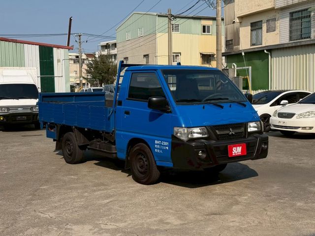 里程僅跑6萬多公里 有電動升降尾門  第2張相片