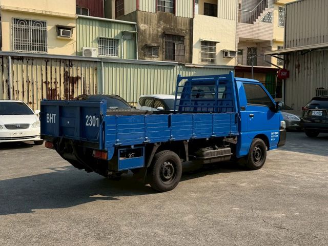 里程僅跑6萬多公里 有電動升降尾門  第4張相片