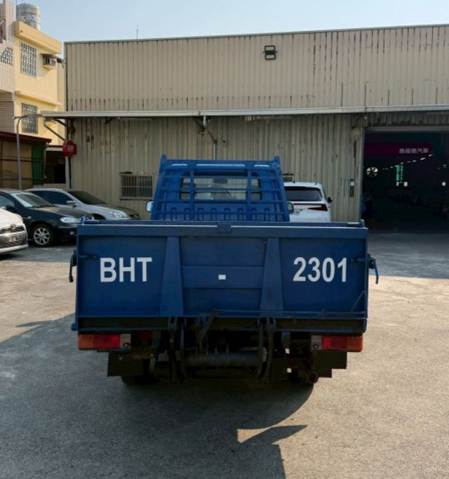 里程僅跑6萬多公里 有電動升降尾門  第5張相片