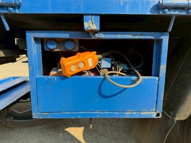 里程僅跑6萬多公里 有電動升降尾門  第7張相片