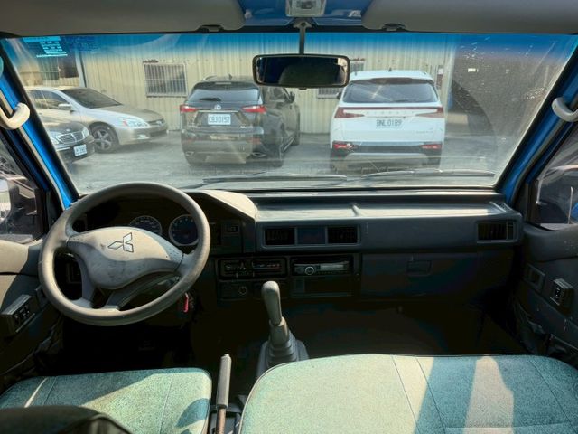 里程僅跑6萬多公里 有電動升降尾門  第8張相片