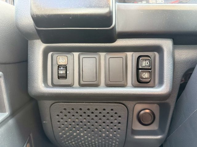 里程僅跑6萬多公里 有電動升降尾門  第12張相片