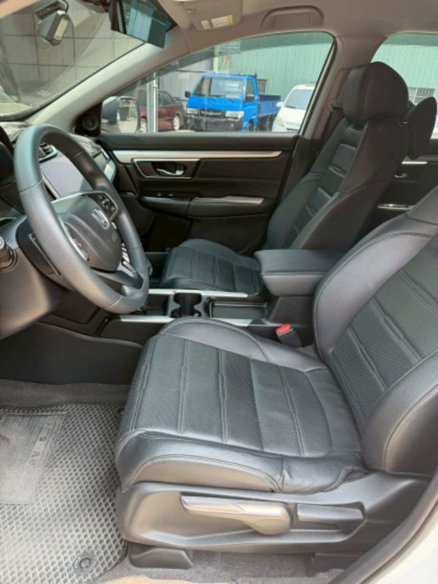 一手車 原廠保養 VTi-s 有ACC跟車 盲點 倒車顯影 衛星導航  第7張相片