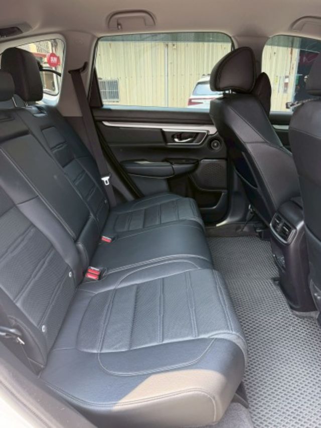 一手車 原廠保養 VTi-s 有ACC跟車 盲點 倒車顯影 衛星導航  第9張相片