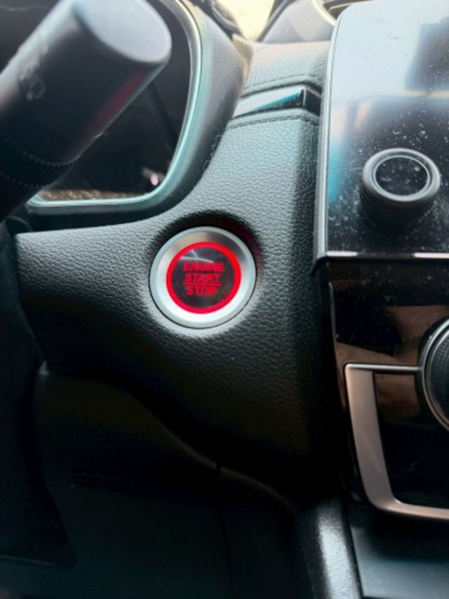 一手車 原廠保養 VTi-s 有ACC跟車 盲點 倒車顯影 衛星導航  第11張相片