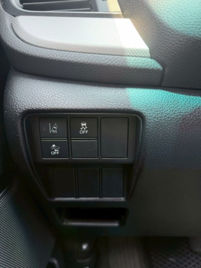 一手車 原廠保養 VTi-s 有ACC跟車 盲點 倒車顯影 衛星導航  第14張相片