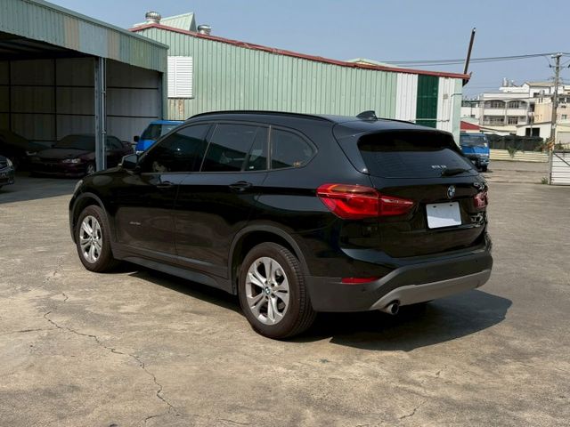 sDrive 18d  有倒車顯影 換檔撥片 免鑰匙系統  第3張相片