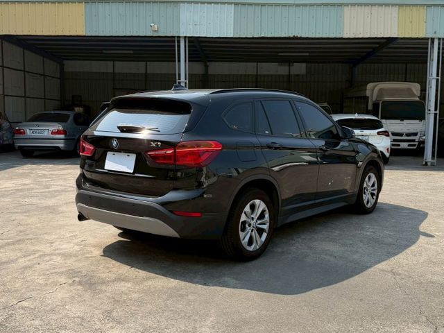 sDrive 18d  有倒車顯影 換檔撥片 免鑰匙系統  第4張相片