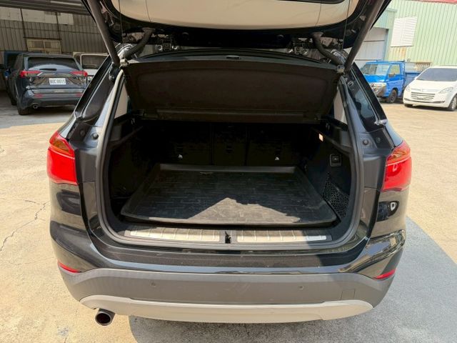 sDrive 18d  有倒車顯影 換檔撥片 免鑰匙系統  第5張相片