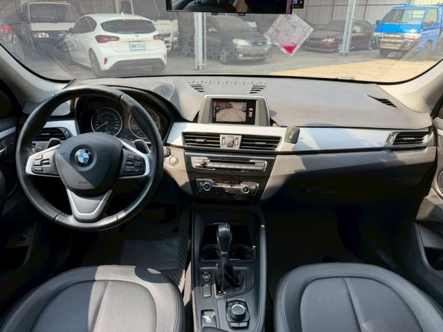 sDrive 18d  有倒車顯影 換檔撥片 免鑰匙系統  第9張相片