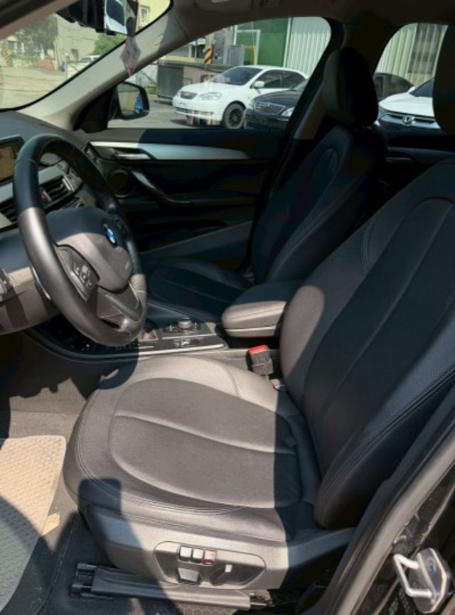 sDrive 18d  有倒車顯影 換檔撥片 免鑰匙系統  第10張相片