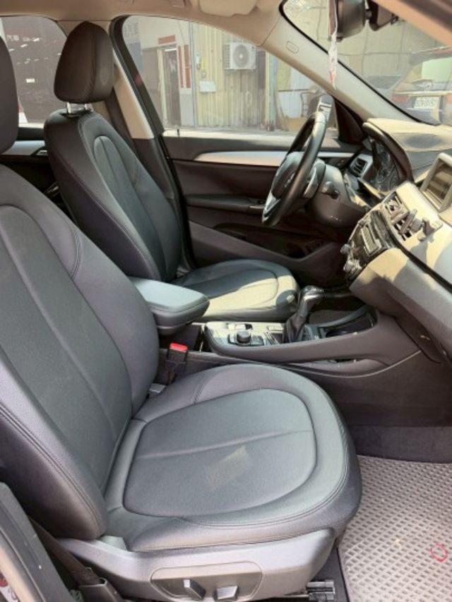 sDrive 18d  有倒車顯影 換檔撥片 免鑰匙系統  第11張相片