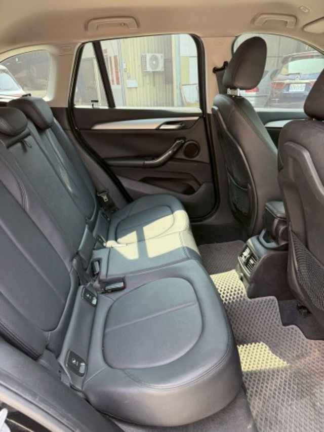 sDrive 18d  有倒車顯影 換檔撥片 免鑰匙系統  第12張相片