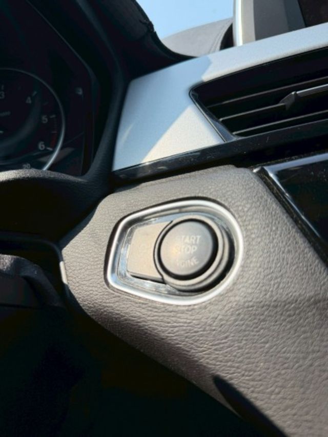 sDrive 18d  有倒車顯影 換檔撥片 免鑰匙系統  第13張相片