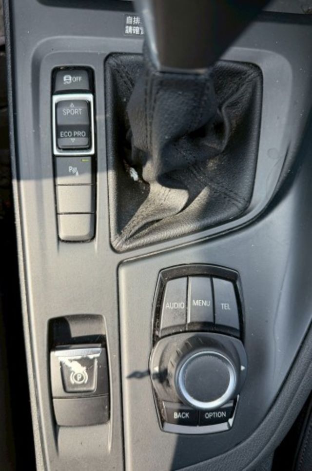 sDrive 18d  有倒車顯影 換檔撥片 免鑰匙系統  第17張相片