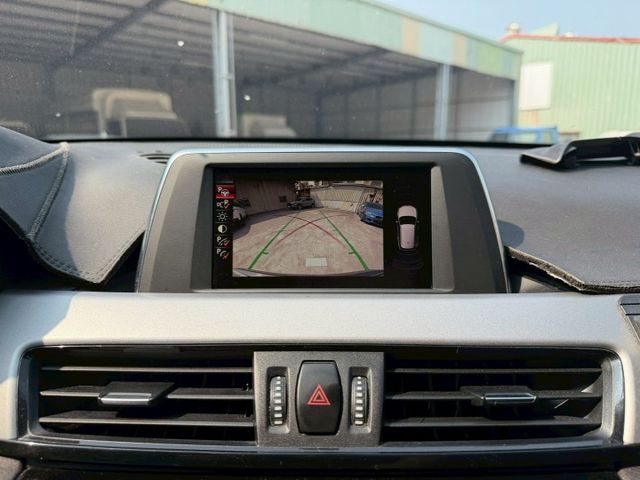 sDrive 18d  有倒車顯影 換檔撥片 免鑰匙系統  第18張相片