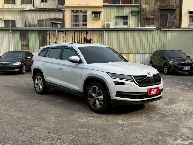 4X4 四驅  七人座歐系全能家庭休旅 有全景天窗  第2張相片