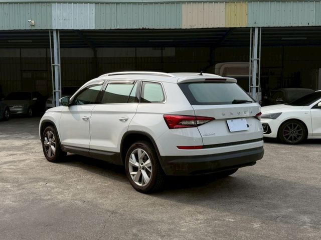 4X4 四驅  七人座歐系全能家庭休旅 有全景天窗  第3張相片