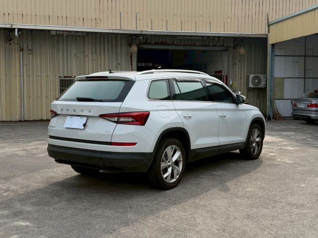 4X4 四驅  七人座歐系全能家庭休旅 有全景天窗  第4張相片