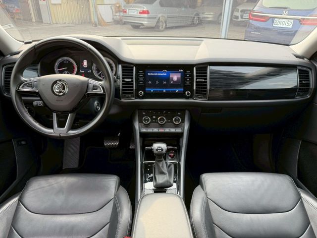 4X4 四驅  七人座歐系全能家庭休旅 有全景天窗  第7張相片