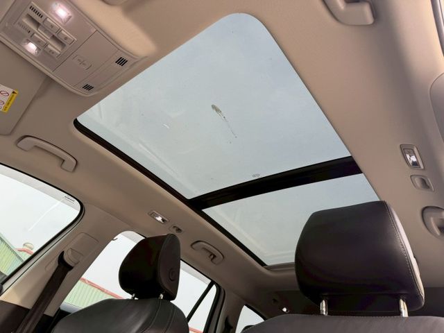 4X4 四驅  七人座歐系全能家庭休旅 有全景天窗  第10張相片