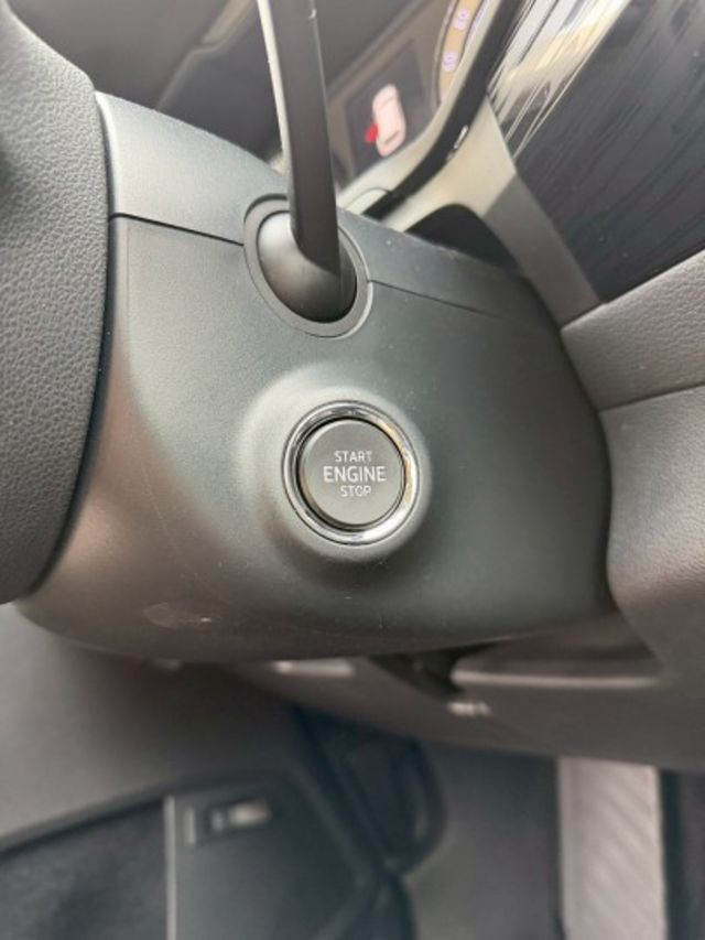 4X4 四驅  七人座歐系全能家庭休旅 有全景天窗  第11張相片