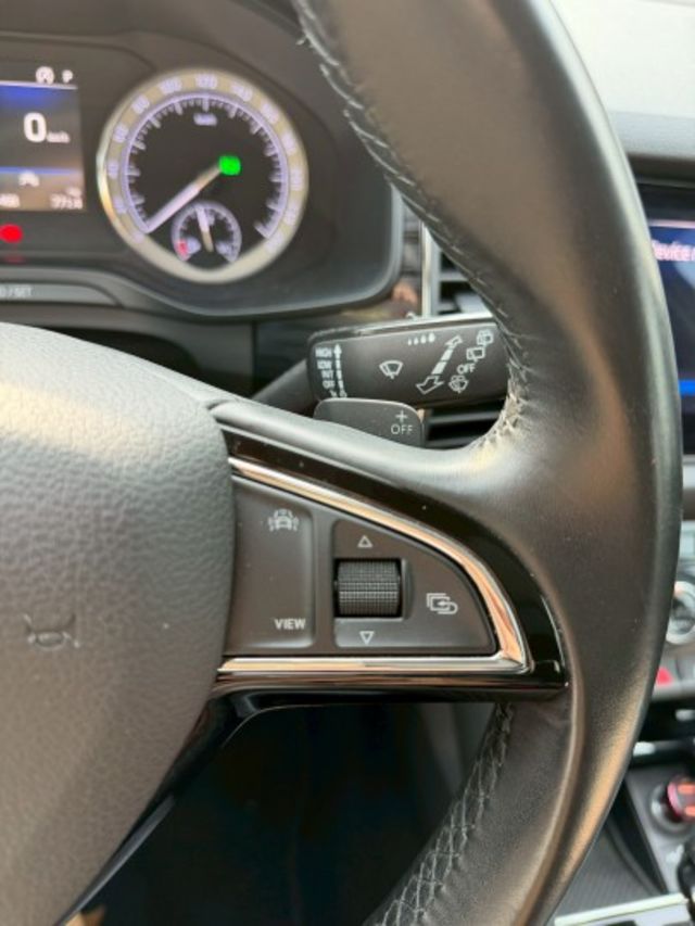 4X4 四驅  七人座歐系全能家庭休旅 有全景天窗  第13張相片