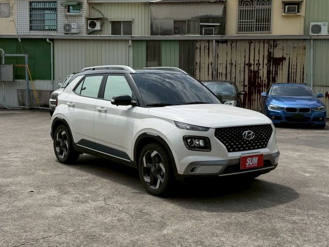 一手車 原鈑件 原廠保養 有選配360環景 雙色套件 手機無線充電盤  第2張相片