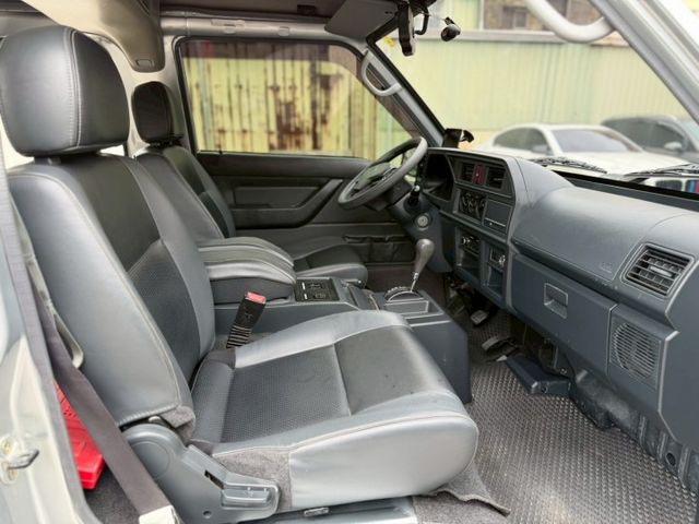 廂型八人座 自排 一手車 全車原鈑件 里程保證---備配---  倒車影像  盲點偵測 胎壓偵測  光感應式大燈  第9張相片