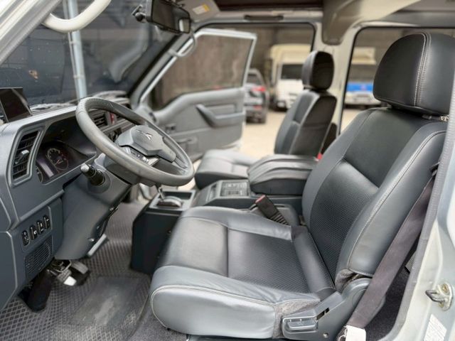廂型八人座 自排 一手車 全車原鈑件 里程保證---備配---  倒車影像  盲點偵測 胎壓偵測  光感應式大燈  第11張相片