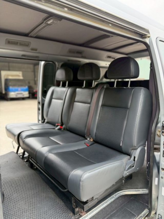 廂型八人座 自排 一手車 全車原鈑件 里程保證---備配---  倒車影像  盲點偵測 胎壓偵測  光感應式大燈  第12張相片