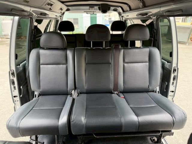 廂型八人座 自排 一手車 全車原鈑件 里程保證---備配---  倒車影像  盲點偵測 胎壓偵測  光感應式大燈  第13張相片