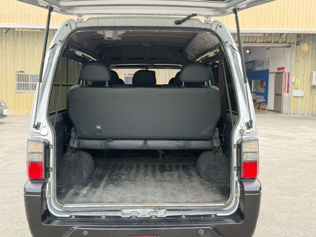 廂型八人座 自排 一手車 全車原鈑件 里程保證---備配---  倒車影像  盲點偵測 胎壓偵測  光感應式大燈  第15張相片