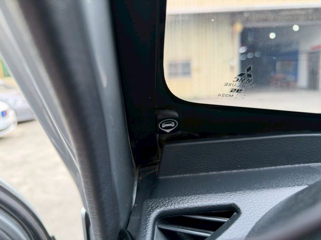 廂型八人座 自排 一手車 全車原鈑件 里程保證---備配---  倒車影像  盲點偵測 胎壓偵測  光感應式大燈  第16張相片