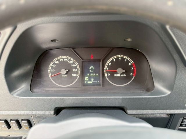 廂型八人座 自排 一手車 全車原鈑件 里程保證---備配---  倒車影像  盲點偵測 胎壓偵測  光感應式大燈  第17張相片