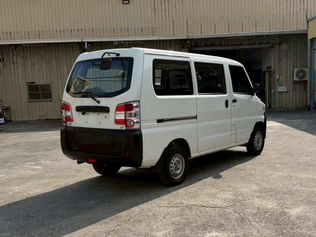 手排 客貨兩用 里程僅跑9萬多公里  第4張相片