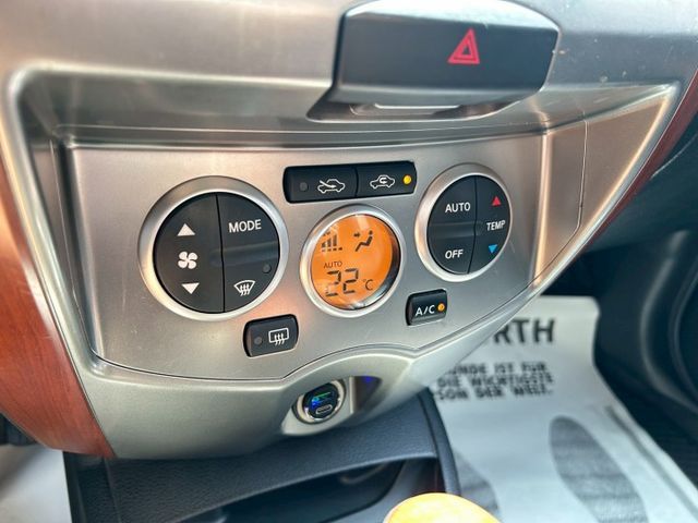 七人座 一手車里程保證 可認證  里程實跑11萬I-key 免鑰匙啟動 恆溫空抬頭顯示器  倒車顯影  方向盤快撥  第11張相片