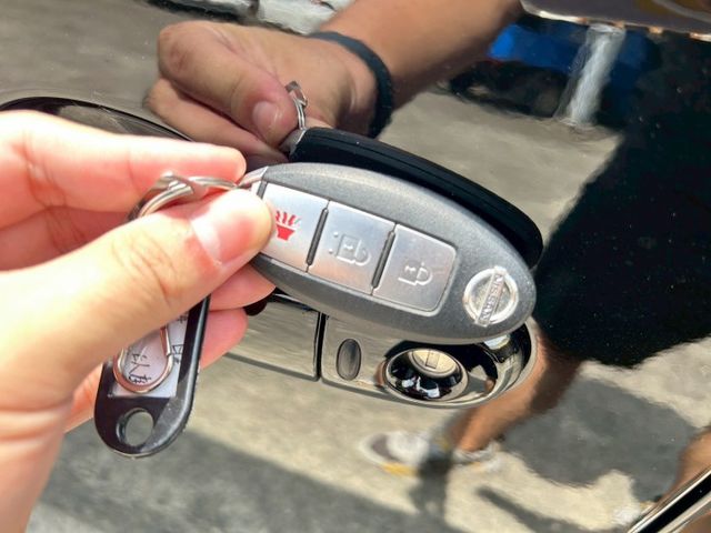 七人座 一手車里程保證 可認證  里程實跑11萬I-key 免鑰匙啟動 恆溫空抬頭顯示器  倒車顯影  方向盤快撥  第18張相片