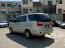 客貨兩用 第三排座椅可收起 車室空間大 載人載物不用擔心  第3張縮圖