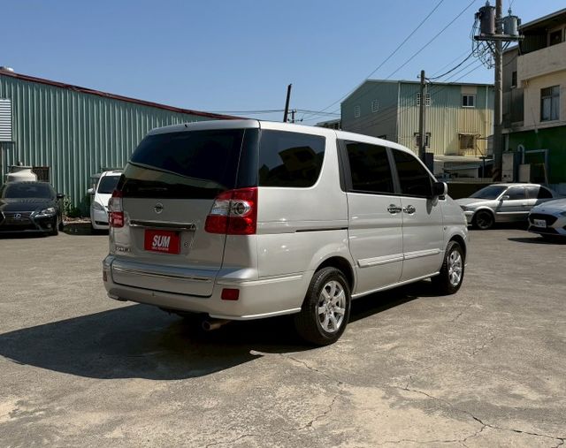 客貨兩用 第三排座椅可收起 車室空間大 載人載物不用擔心  第4張相片